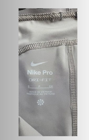 Nike Pro Women korte legging - kleur grijs met roze accenten - maat S