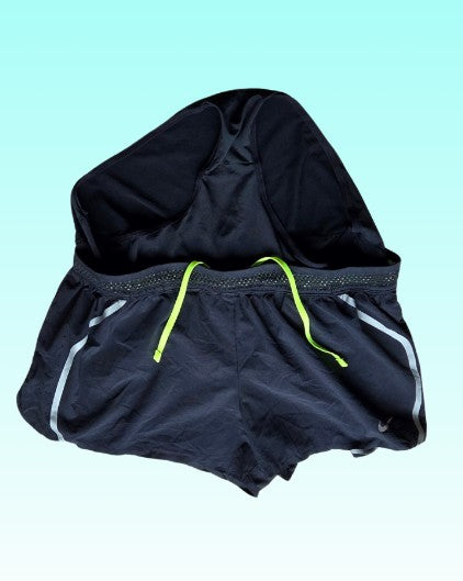 Grade-A: Nike Dri‑Fit dames hardloop short met binnenbroek - kleur zwart/wit - maat M - VINTAGE