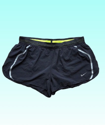 Grade-A: Nike Dri‑Fit dames hardloop short met binnenbroek - kleur zwart/wit - maat M - VINTAGE